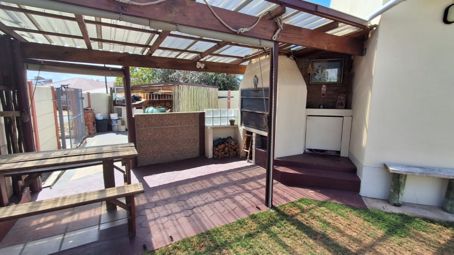 3 Bedroom Property for Sale in Stilbaai Wes Western Cape